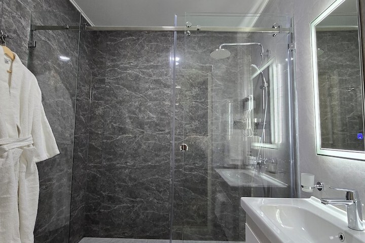 Room 40 of 93