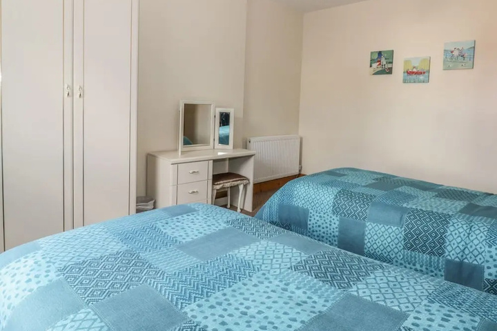 Room 4 of 13