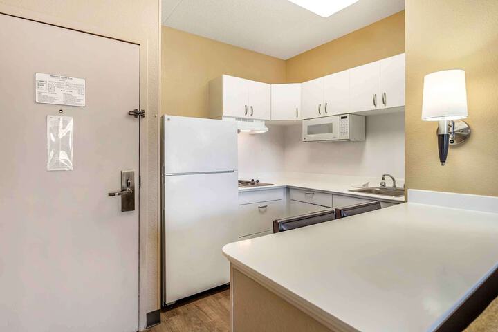 1 King Bed Kitchen Shower (10 of 13)