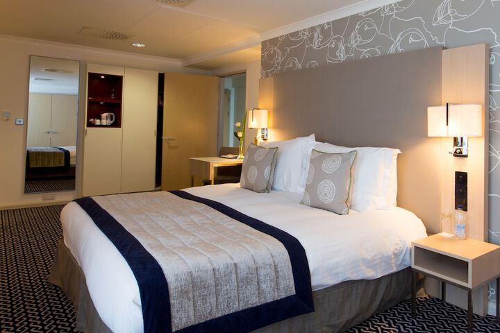 Room 14 of 118