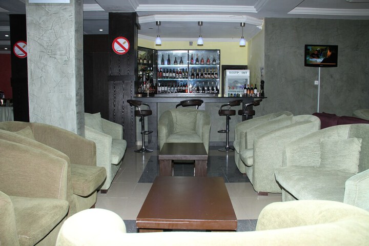 Lounge 26 of 35