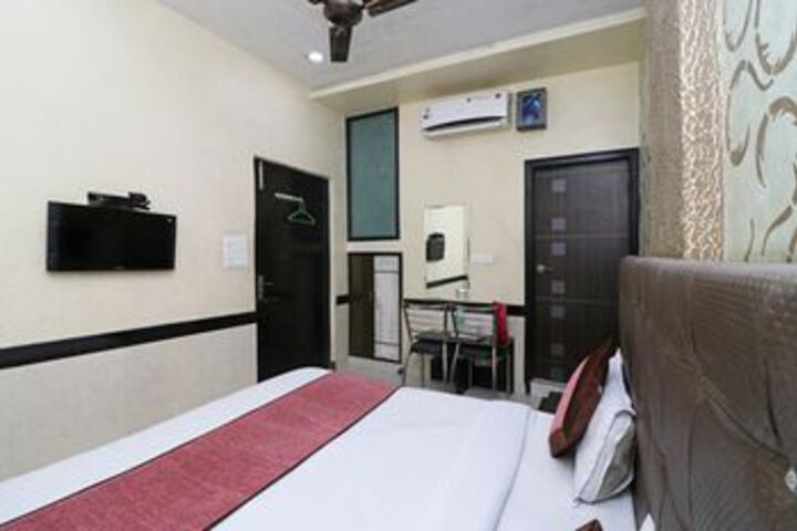 Room 18 of 25