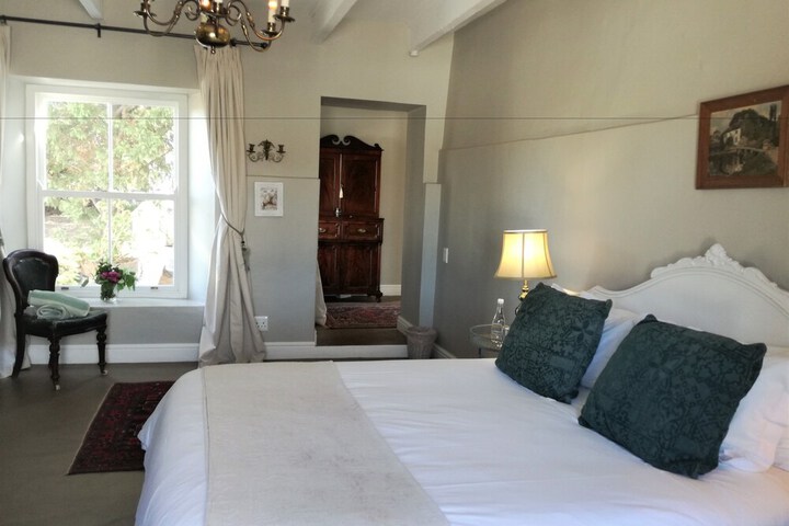 Room 33 of 84