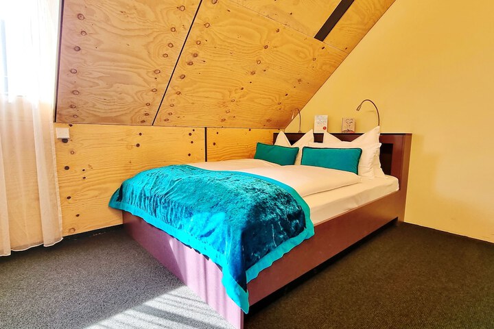 Room 8 of 91