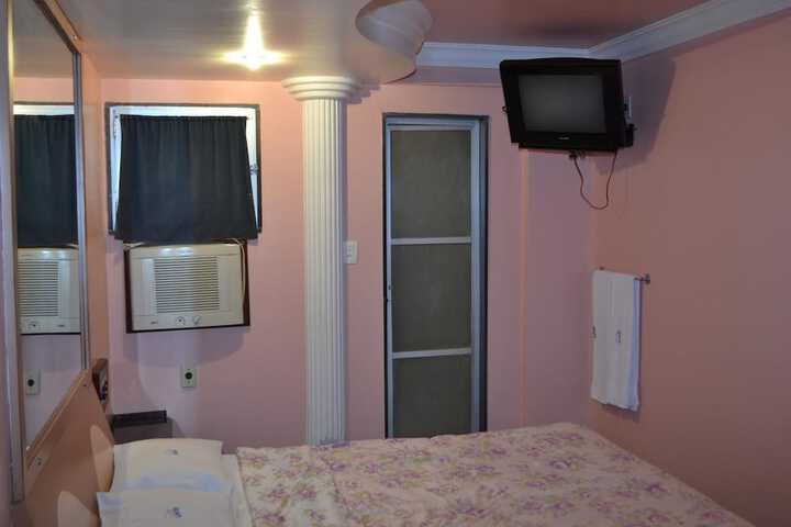 Room 25 of 28