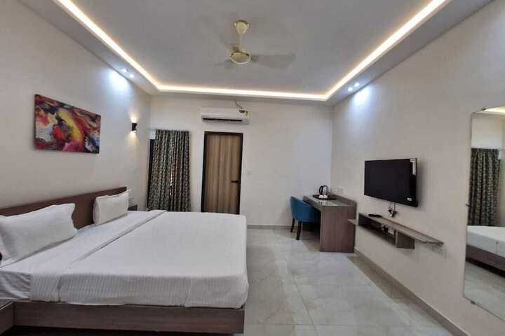 Room 4 of 31