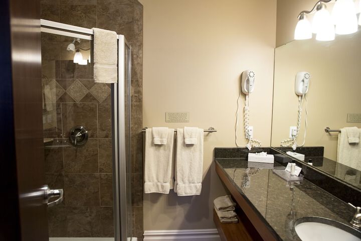 Standard Double Room 2 Queen Beds (1 of 4)