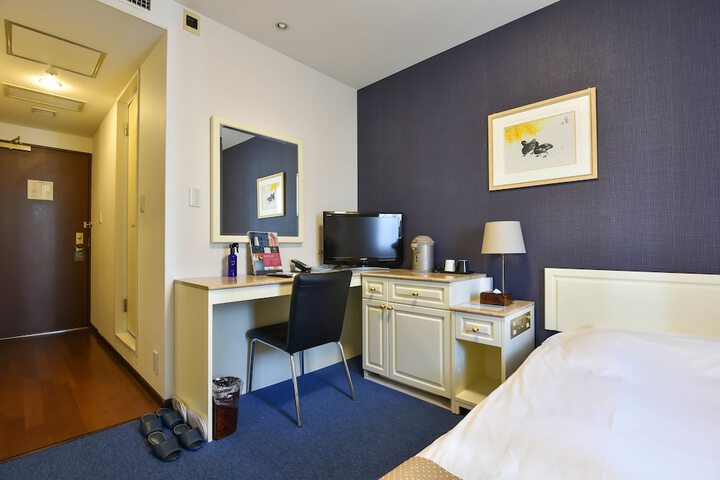Room 28 of 67