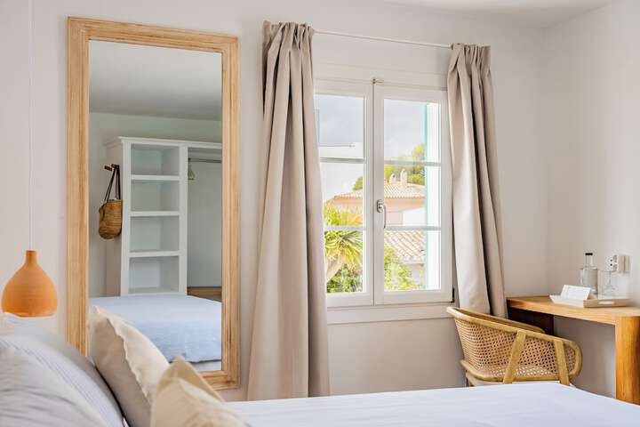 Room 45 of 157