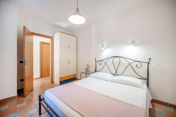 Room 5 of 75