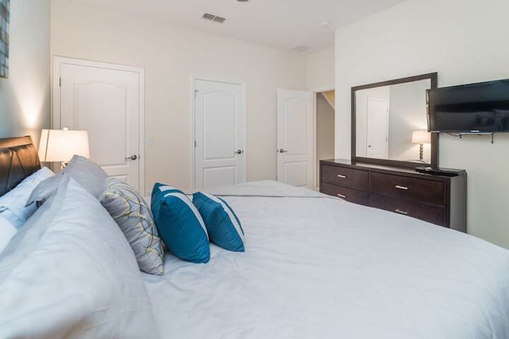 Room 4 of 39