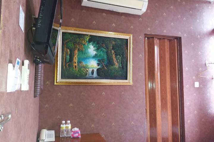 Room 10 of 63