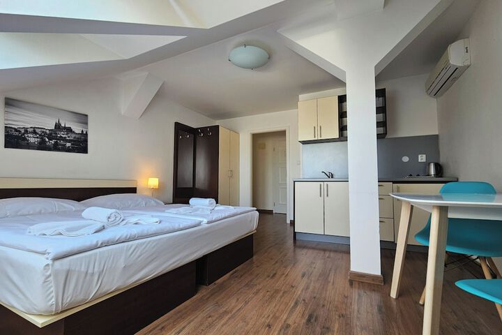 Room 12 of 40