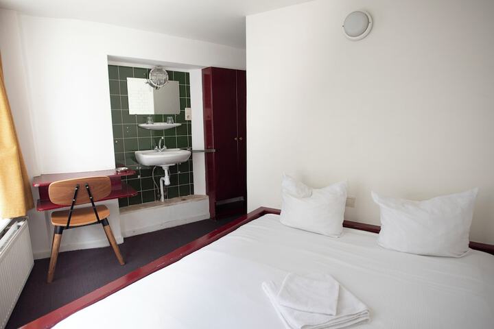 Room 34 of 78