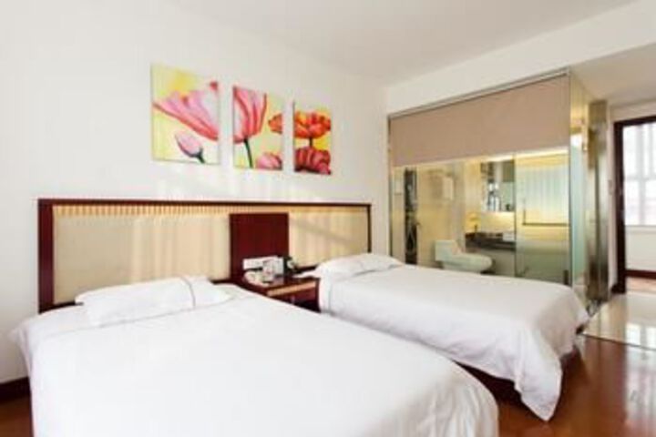 Room 44 of 68