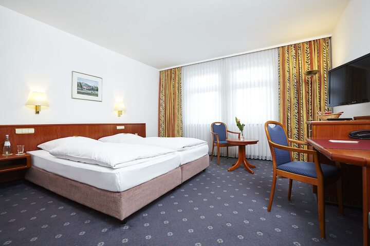 Room 4 of 27