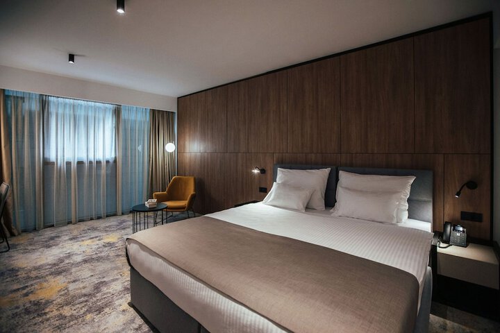 Room 7 of 27