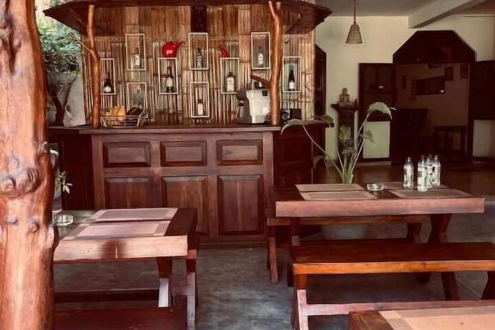 Dining 4 of 7