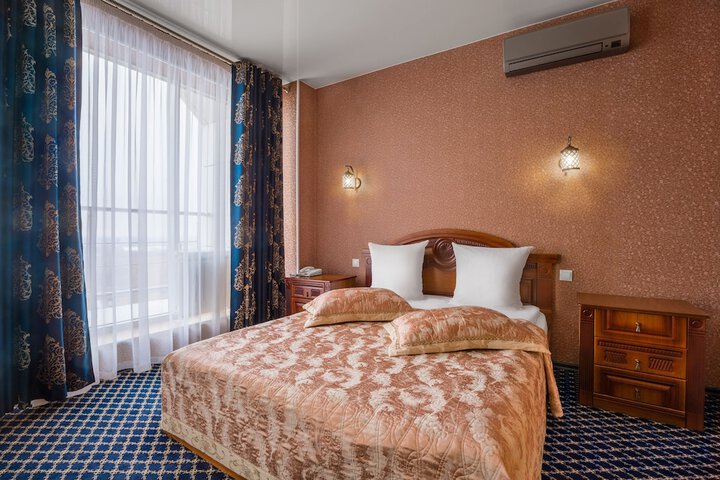 Room 15 of 38
