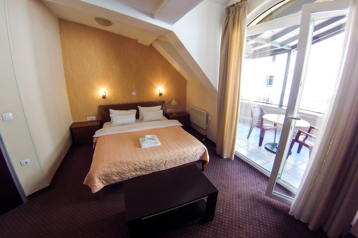 Room 15 of 64