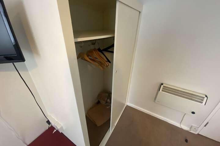 Room 33 of 87
