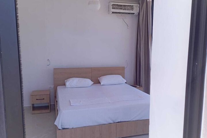 Room 2 of 38