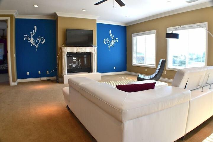 Room 13 of 82