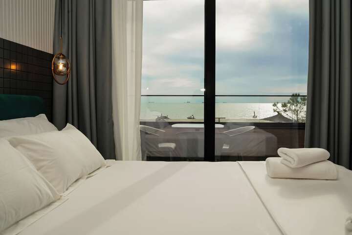 Room 28 of 177