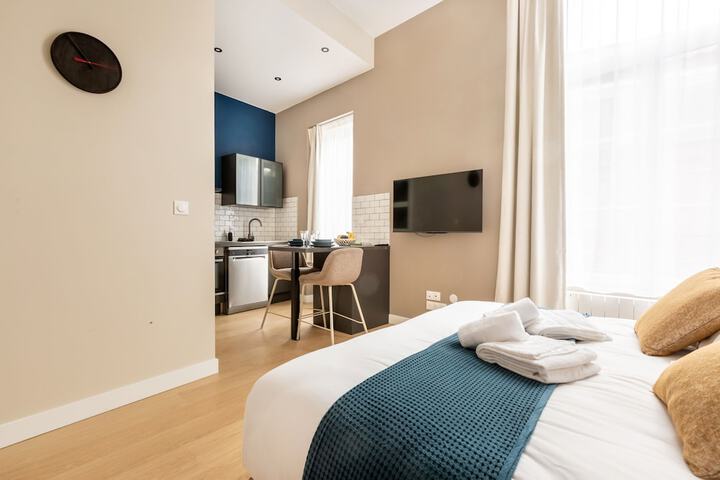 Room 5 of 80
