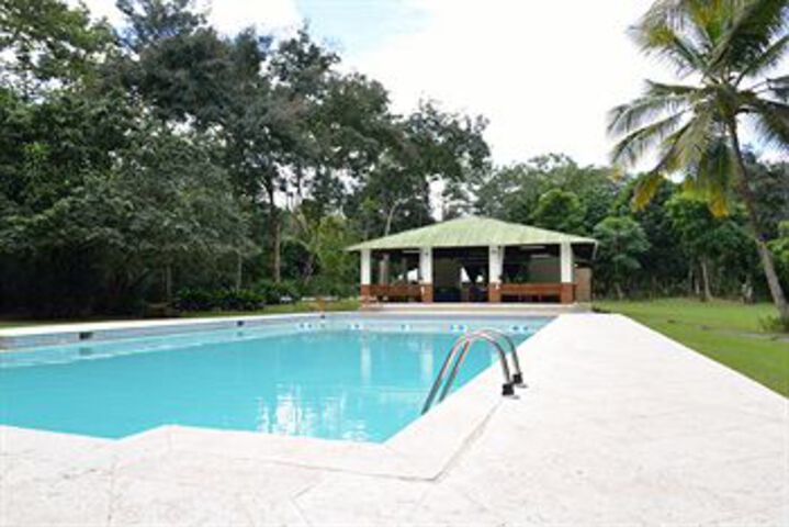 Pool 10 of 16