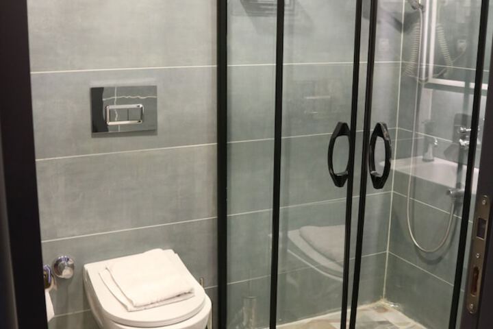 Room 10 of 13
