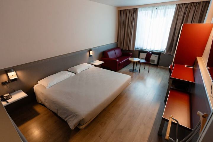 Room 7 of 70