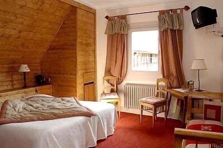 Room 9 of 33
