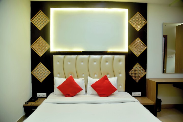 Room 15 of 37