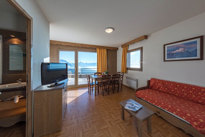 Room 8 of 31
