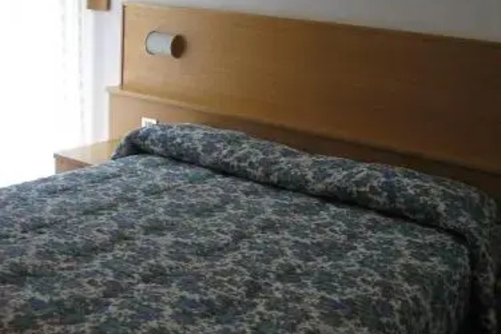 Room 4 of 12