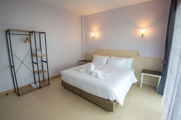 Room 10 of 32