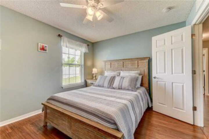 Room 28 of 35