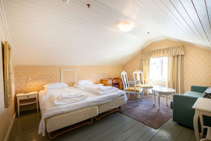 Room 18 of 74