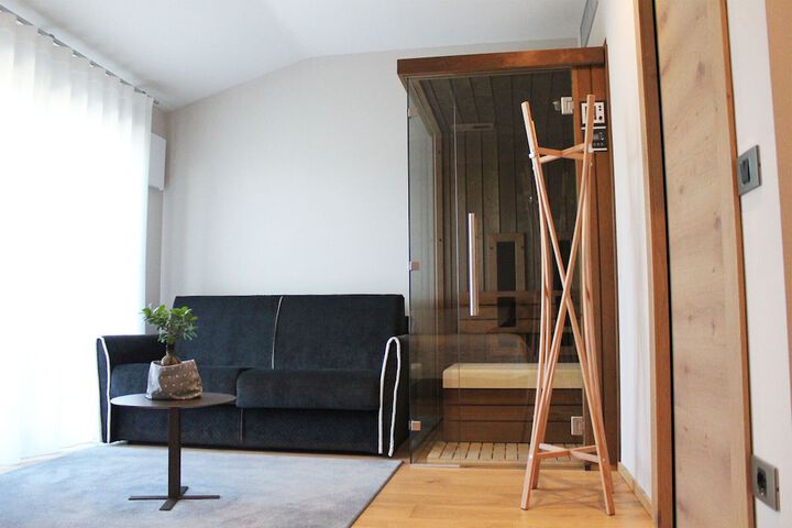 Room 9 of 48