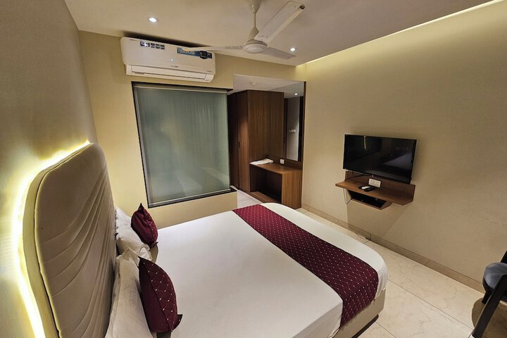 Room 12 of 30