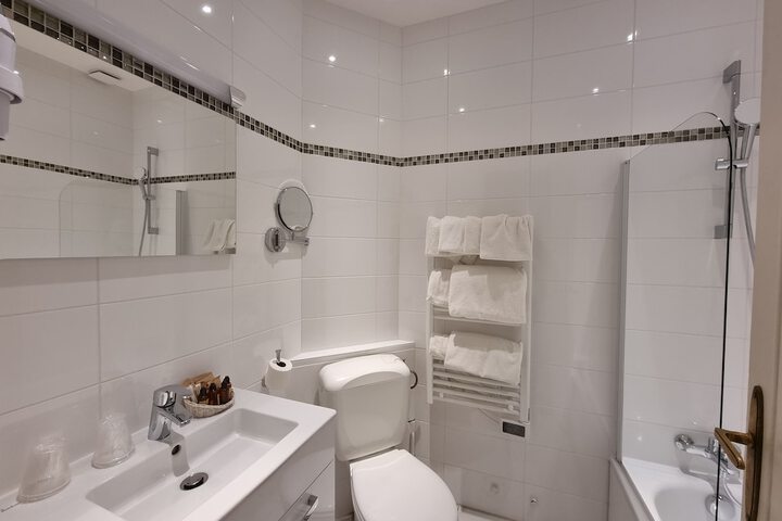 Room 4 of 85
