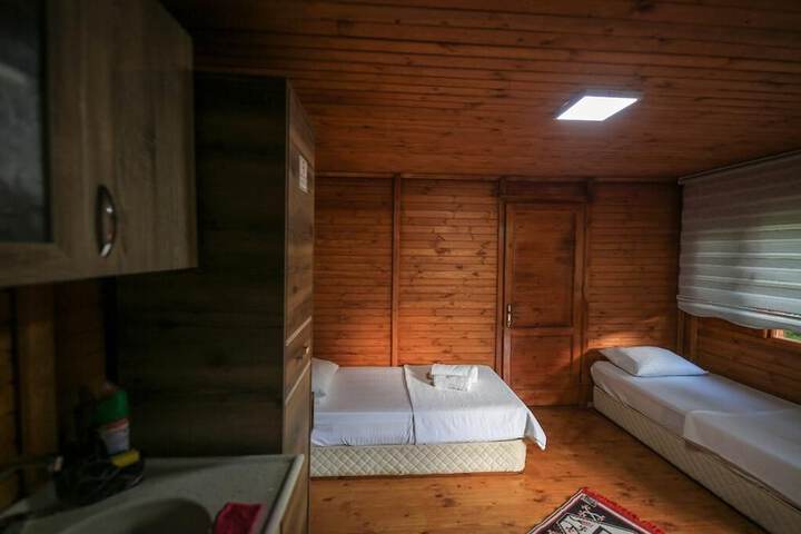 Room 8 of 74