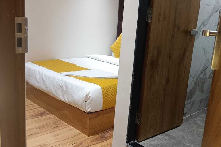Room 10 of 29