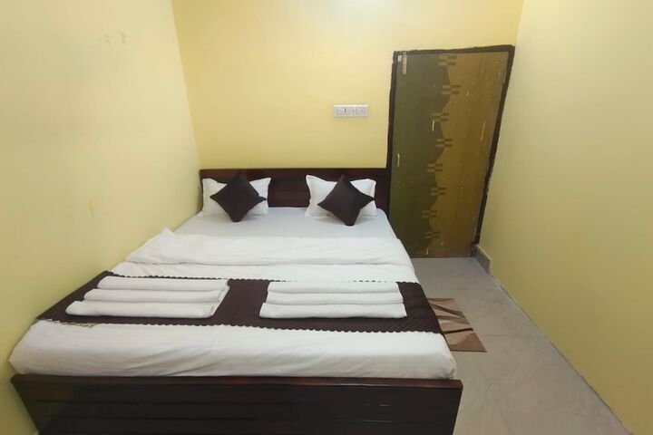 Room 4 of 13