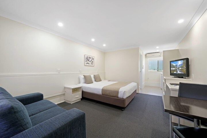 Room 42 of 90