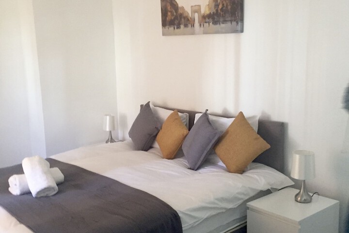 Room 2 of 68