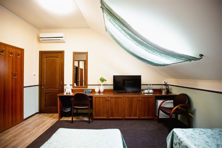 Room 17 of 35