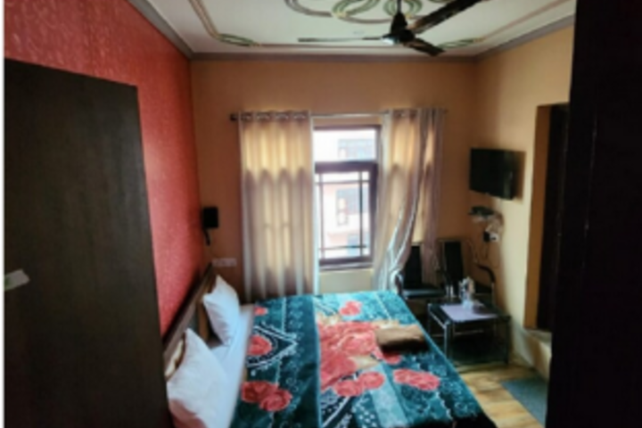 Room 7 of 10