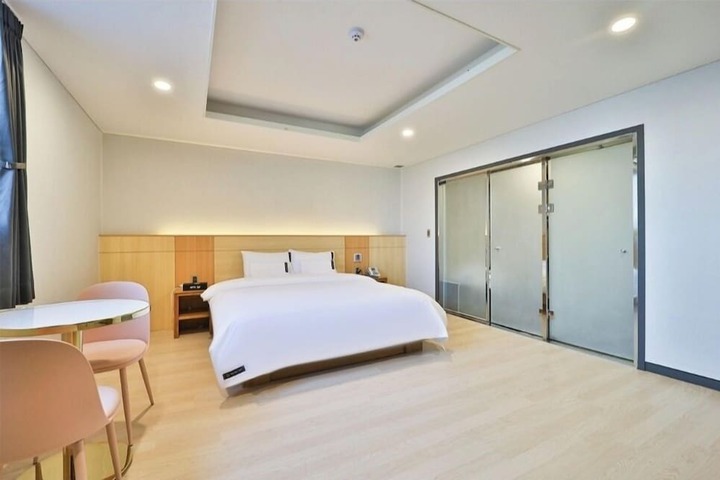 Room 25 of 72